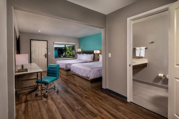 Travelodge by Wyndham LAX image 27