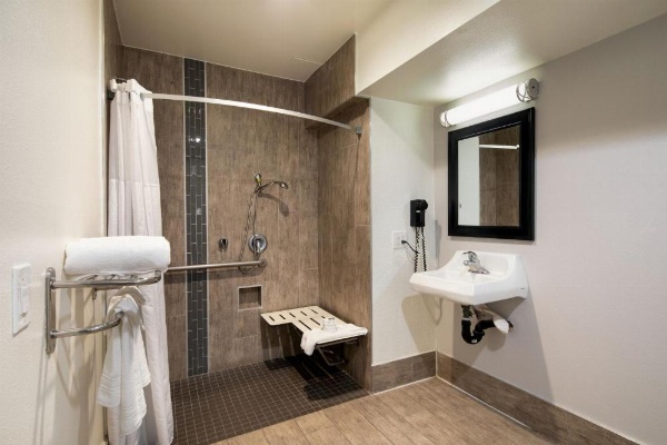 Travelodge by Wyndham LAX image 36